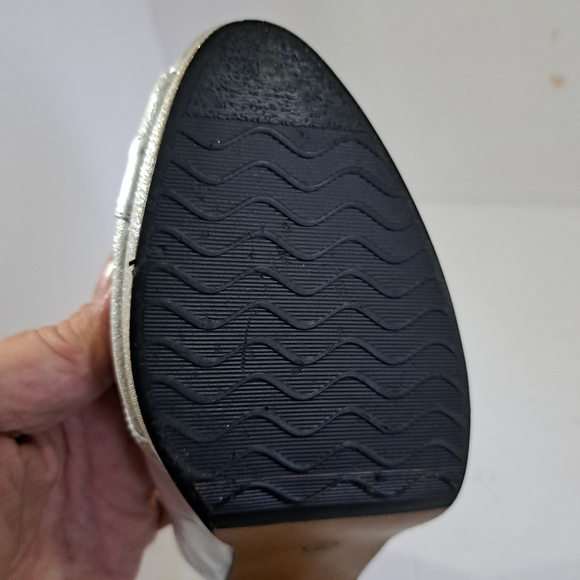 Women's High Heel Shoes. Silver Metallic Color With Silver Speckled Toes - Picture 9 of 10